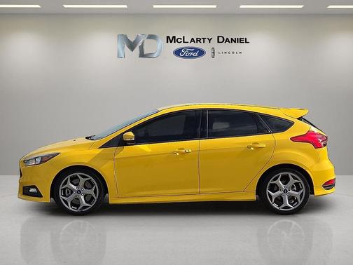 Triple Yellow Tri-Coat 2018 Ford Focus ST Base