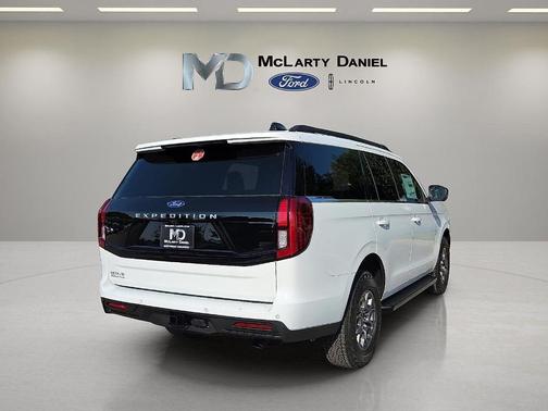 Oxford White 2025 Ford Expedition Active