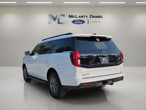 Oxford White 2025 Ford Expedition Active