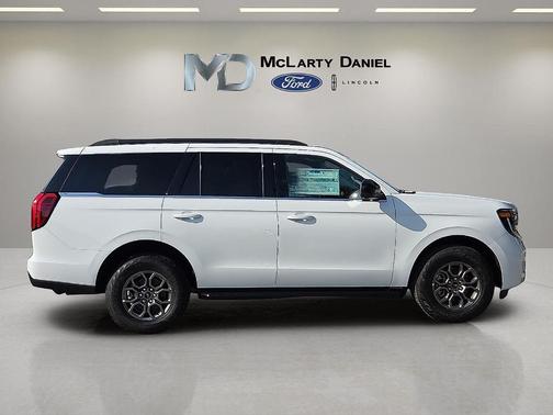 Oxford White 2025 Ford Expedition Active