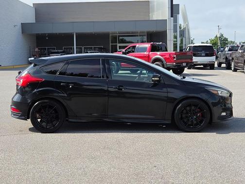 Tuxedo Black 2015 Ford Focus ST Base