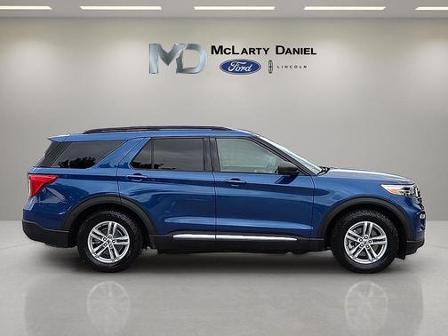 Blue Metallic 2022 Ford Explorer XLT
