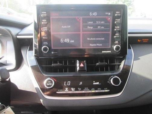 Photo 4 of 30 of 2021 Toyota Corolla LE