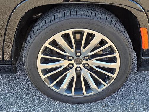 2023 Jeep Grand Wagoneer L Series III