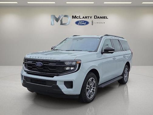 Space Silver 2025 Ford Expedition Active