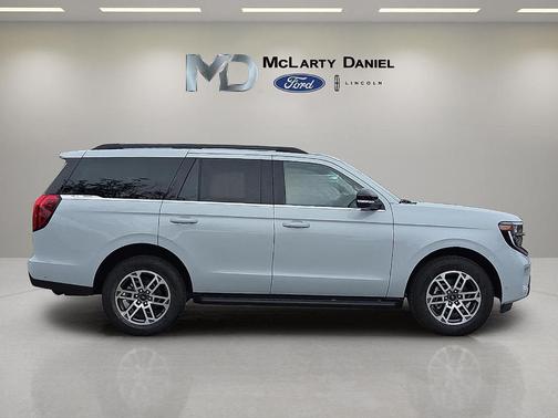 Space Silver 2025 Ford Expedition Active