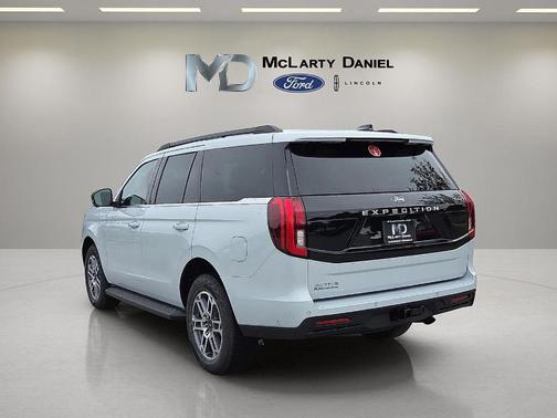 Space Silver 2025 Ford Expedition Active