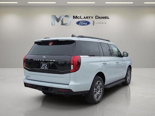 Space Silver 2025 Ford Expedition Active