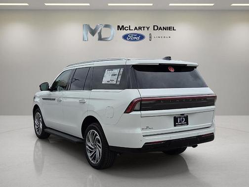 White Metallic 2026 Lincoln Navigator Premiere