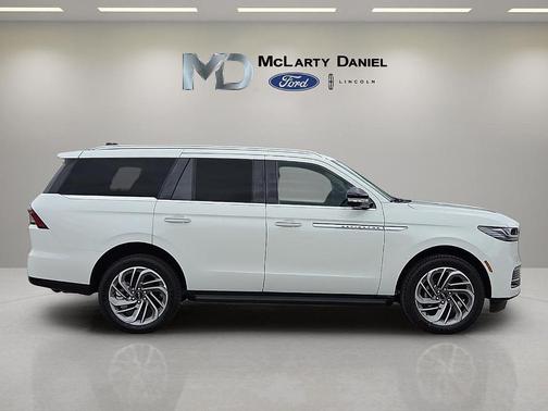White Metallic 2026 Lincoln Navigator Premiere