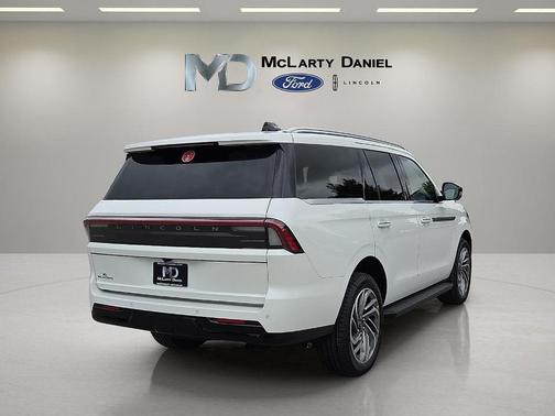 White Metallic 2026 Lincoln Navigator Premiere