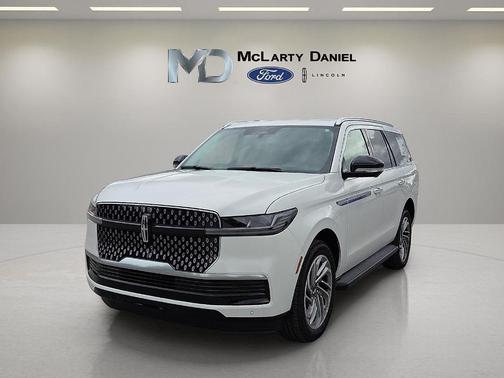 White Metallic 2026 Lincoln Navigator Premiere