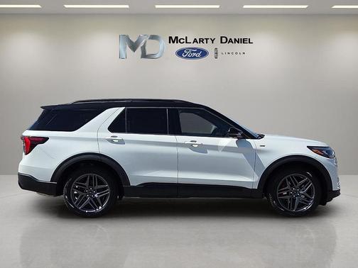 Star White 2026 Ford Explorer ST-Line