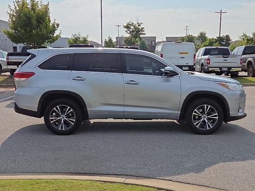 2018 Toyota Highlander LE