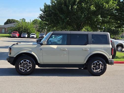 Desert Sand 2025 Ford Bronco Outer Banks