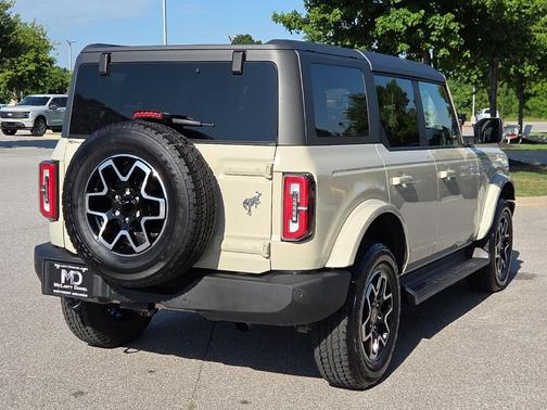 Desert Sand 2025 Ford Bronco Outer Banks