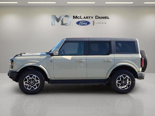 Desert Sand 2025 Ford Bronco Outer Banks