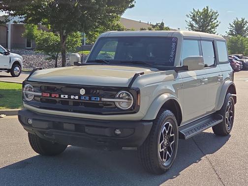 Desert Sand 2025 Ford Bronco Outer Banks
