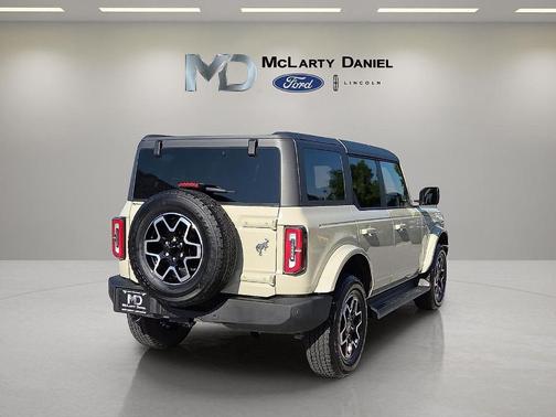 Desert Sand 2025 Ford Bronco Outer Banks