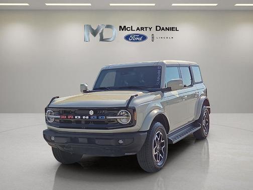 Desert Sand 2025 Ford Bronco Outer Banks