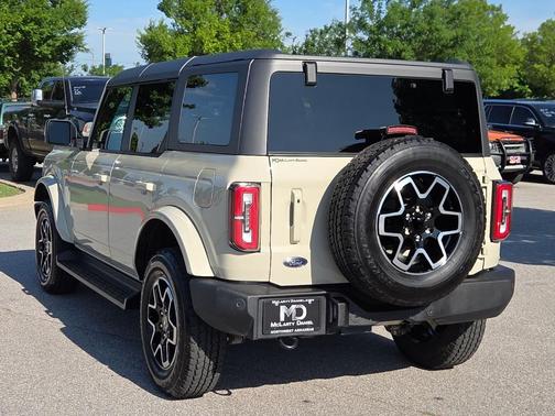 Desert Sand 2025 Ford Bronco Outer Banks