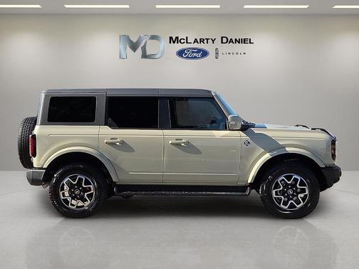 Desert Sand 2025 Ford Bronco Outer Banks