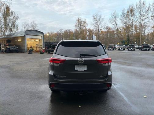 2018 Toyota Highlander SE