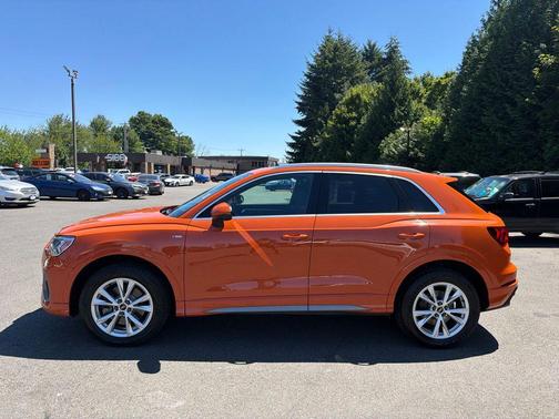 Pulse Orange 2023 Audi Q3 Premium 45 TFSI S line quattro Tiptronic