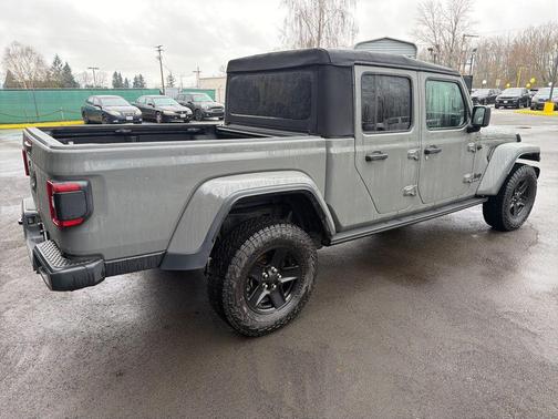 Sting-Gray Clearcoat 2021 Jeep Gladiator Sport S