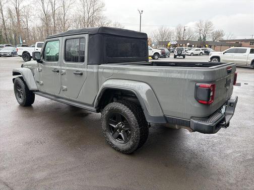 Sting-Gray Clearcoat 2021 Jeep Gladiator Sport S
