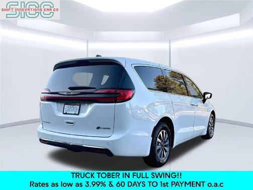 Bright White Clearcoat 2024 Chrysler Pacifica Hybrid Select