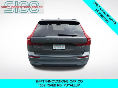 2022 Volvo XC60 B5 Momentum