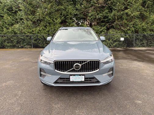 Gray 2022 Volvo XC60 B5 Momentum