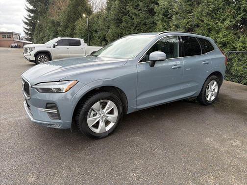 Gray 2022 Volvo XC60 B5 Momentum