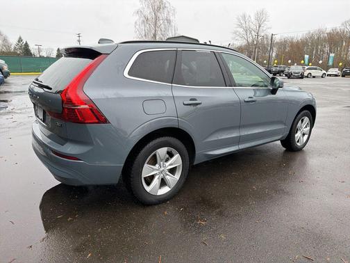 Gray 2022 Volvo XC60 B5 Momentum