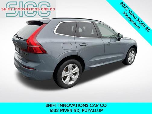 2022 Volvo XC60 B5 Momentum