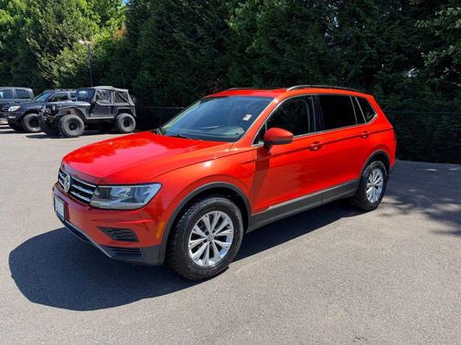 Orange Metallic 2018 Volkswagen Tiguan 2.0T SE 4MOTION