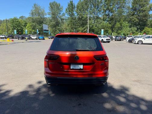 Orange Metallic 2018 Volkswagen Tiguan 2.0T SE 4MOTION