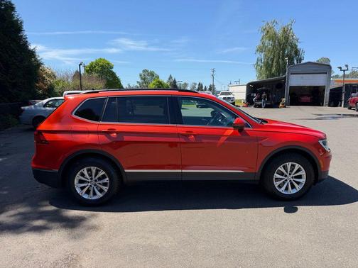Orange Metallic 2018 Volkswagen Tiguan 2.0T SE 4MOTION
