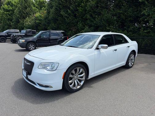 Bright White Clearcoat 2019 Chrysler 300 Limited