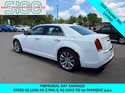 Bright White Clearcoat 2019 Chrysler 300 Limited