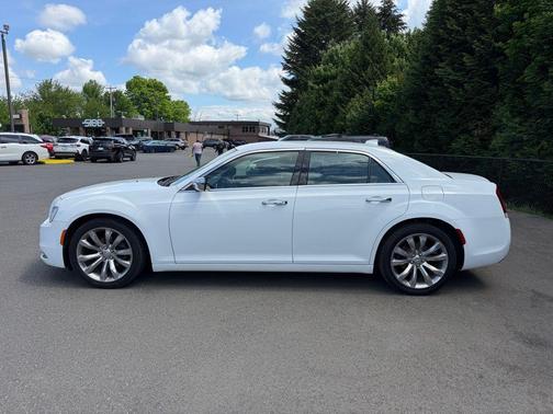 Bright White Clearcoat 2019 Chrysler 300 Limited