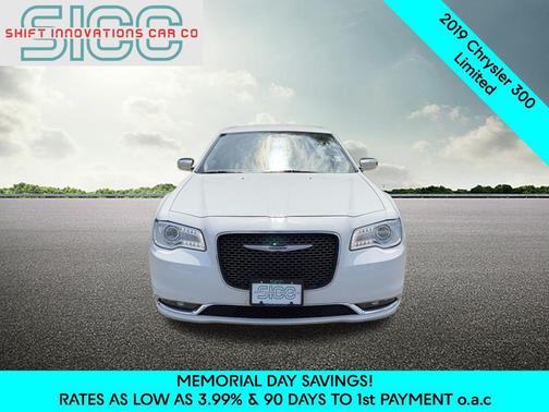 Bright White Clearcoat 2019 Chrysler 300 Limited