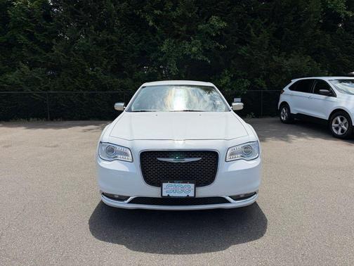 Bright White Clearcoat 2019 Chrysler 300 Limited