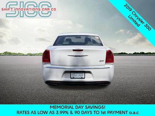 Bright White Clearcoat 2019 Chrysler 300 Limited