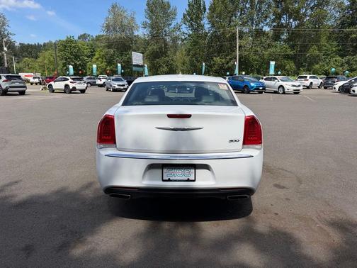 Bright White Clearcoat 2019 Chrysler 300 Limited