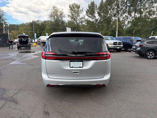 Silver Mist Clearcoat 2024 Chrysler Pacifica Touring L