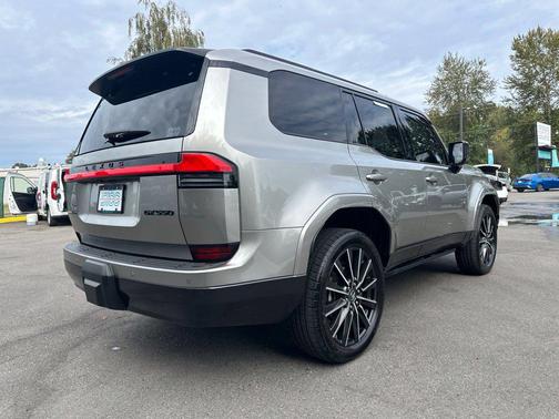 Atomic Silver 2024 Lexus GX 550 Luxury+