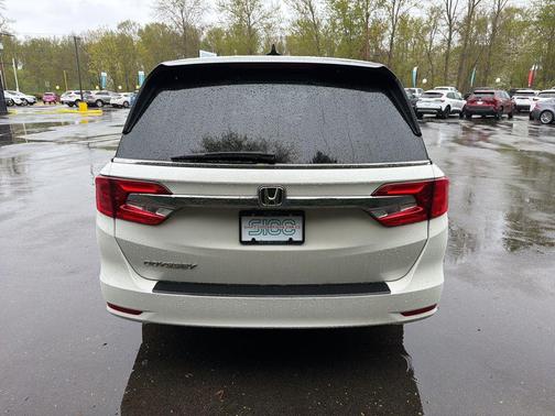 White Diamond Pearl 2018 Honda Odyssey EX-L