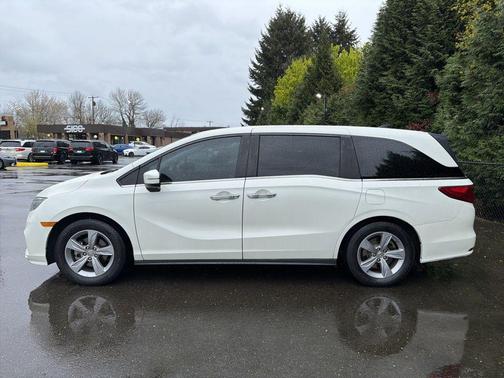 White Diamond Pearl 2018 Honda Odyssey EX-L